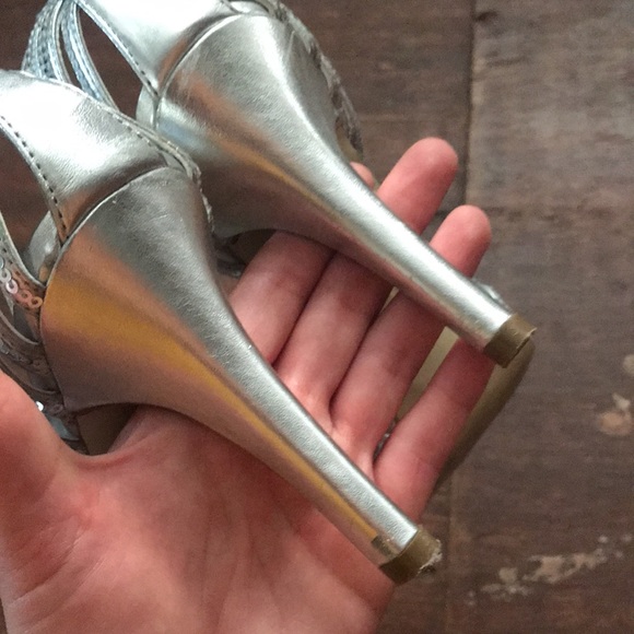 Silver sequenced heels - Picture 4 of 7